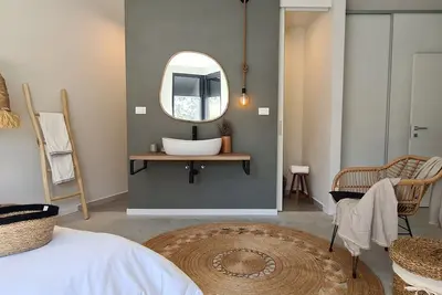 Image de Enjoy slow living in a no stress zone surrounded by nature.