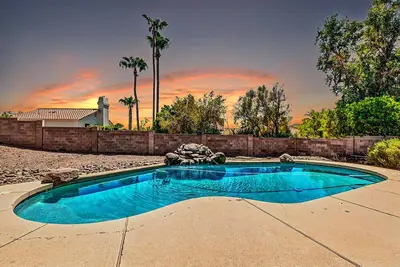 Image de N. Phx-2Suites-BestYard4Dogs-Duplex-Living area splits masterbeds private-shared