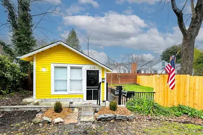 Image de Buttercup Cottage close to downtown Hendersonville fully fenced all pets welcome