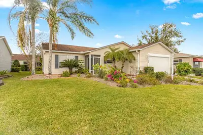 Image de Great location between Sumter Landing/Spanish Springs. Golf cart included