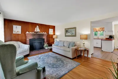 Image de Summer Winds of Bonnet Shores! Fabulously updated ranch in Bonnet Shores.