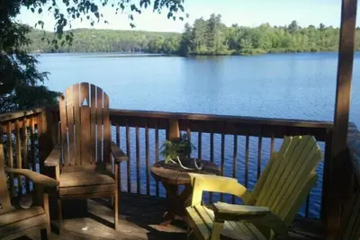 Image de Charming Authentic Waterfront Cottage on a Lake