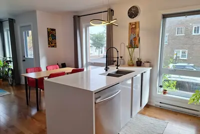 Image de #153 Splendid Unit on 2 Floors in South-West