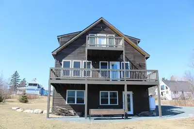 Image de Gorgeous 2 bedroom apartment in new house with waterfront views in Duck Cove