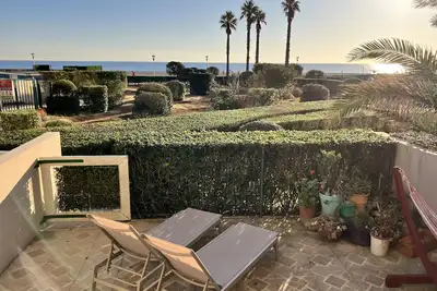 Image de Front de Mer T2 Rdc  à Canet Plage! Clim, grande terrasse, tout conforts.