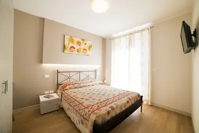 Image de Finely furnished apartment a stone's throw from the sea with swimming pool, gym, WiFi