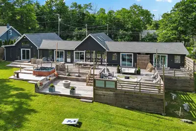 Image de Sleeps 14! Game Room, Hot Tub, Firepit, Near Camelback & Great Wolf Lodge