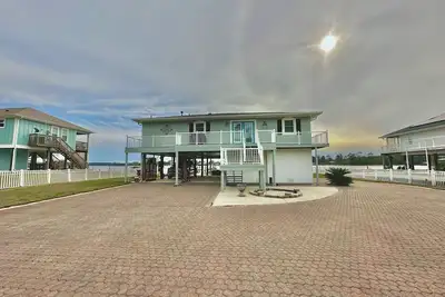 Image de Blackwater Bay Bungalow - Pet friendly waterfront home!