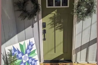 Image de Charming century home in a quiet neighborhood, 3 blocks from downtown Hillsdale\n