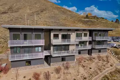 Image de New Mountain Modern Home sleeps 6 in Jackson, Wyoming