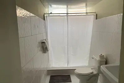 Image de Luxe 2 Bedroom Apartment Near Beach! Guest friendly