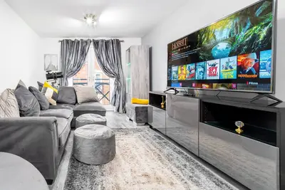 Image de Stunning 2-Bed Apartment in Tipton Sleeps 3