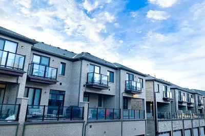 Image de Entire House with 3 Bed 2. 5 bath lots of Parking