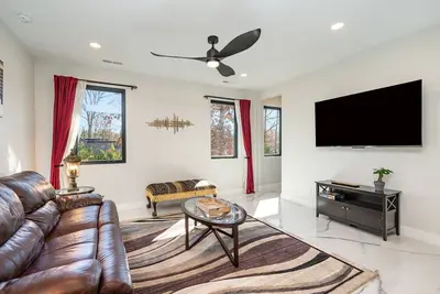 Image de All New spacious cozy in-law suite 1bd minutes to highway 485 & 74