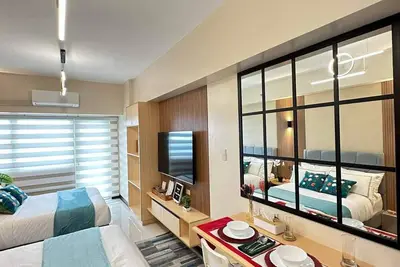 Image de A centrally located Condominium with Breathtaking Sunset View of Manila Bay.