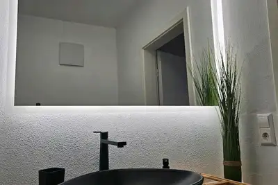 Image de Direct lakeside location with lake view