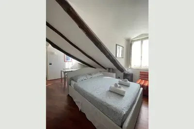 Palazzo Paesana: studio in a historic residence