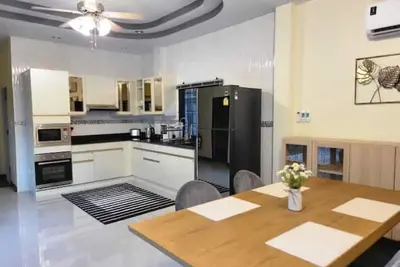 Image de Haus mit Pool zu Vermieten