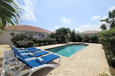 Image de New Stunning Villa with Tropical Garden, 3 bed-2 bath minutes to Palm Beach