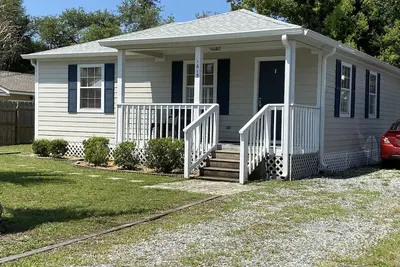 Image de Panama City Florida Cottage to relax with friends and family!