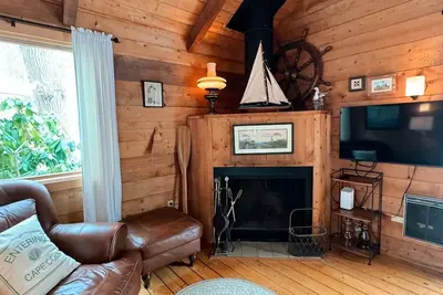 Image de Cozy Cape Cod Beach Retreat, 5 minutes to either shore, Wellfleet swimming ponds
