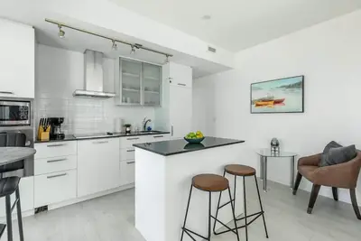 Image de Amazing 2br Executive Style Condo with Parking!