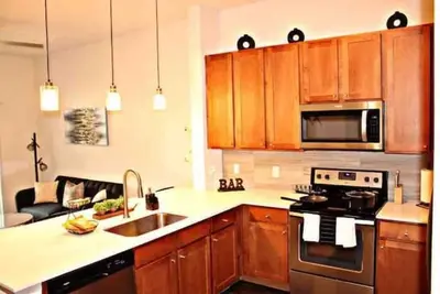 Image de The Downtown Life Experience in Fall