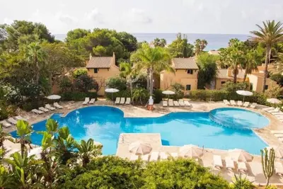 Image de Magnifico Duplex con Jardin y Piscina a Metros de la Playa Son Xoriguer