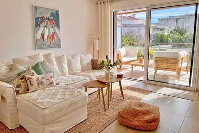 Image de Lovely apartment with two bedrooms, a balcony, a garage, and a pool