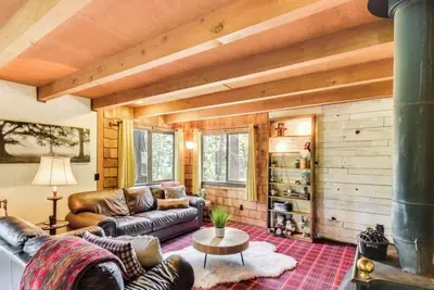 Image de Cozy Cabin in the woods.