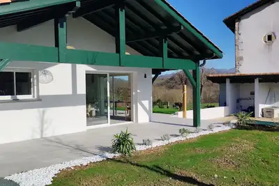 Image de Maison neuve avec piscine, dans très beau village de Sare et quartier classé.