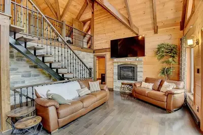 Image de Luxurious chalet featuring a jacuzzi, pool, small lake, sauna and pool table.