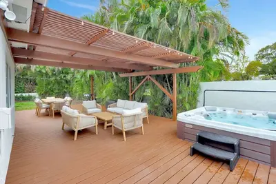 Image de Cozy 3br Biscayne Park Retreat w/Hot Tub and Bbq