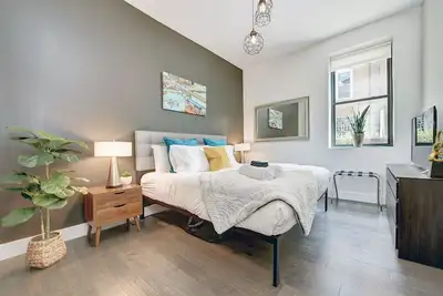 Image de Trendy - Parking - King Bed - 10 min Dt