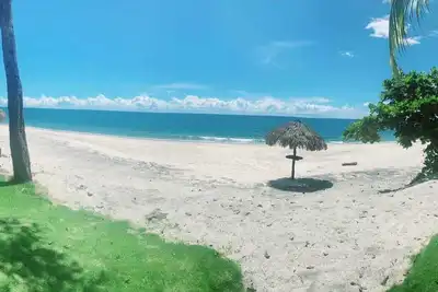 Image de con todos los servicios para disfrutar; como el campo de golf, el club de playa