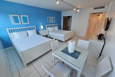 Image de Beachfront Condo-Hotel bayview with free parking