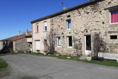 Image de Appartement 1er Étage Escalier Ext. Endroit Silencieux Bordure D'un Bois