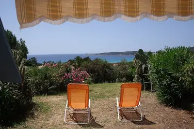 Image de superbe appartement traversant de type F3 avec jardin fleuri à 5 min de la plage