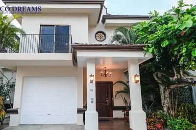 Image de Beautiful house ideal for families. Pet friendly! Beautiful beachfront condo.