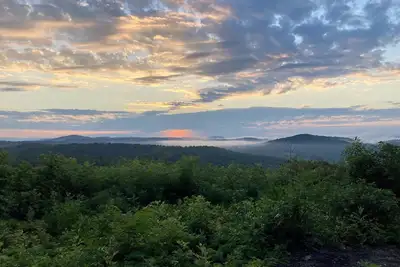 Image de 140 acres Hidden Gem Tiny Home w/biking trails, luxury shower, and loft!