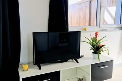 Image de Charmante Maisonnette Avec EXTÉRIEUR PRIVÉ