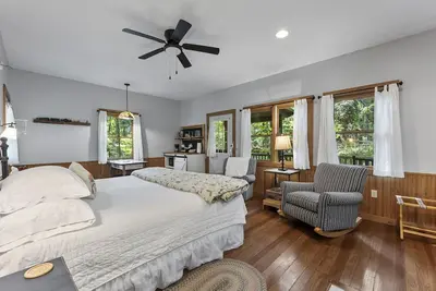 Image de Snowdrop Cottage at The Inn & Spa at Cedar Falls