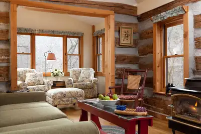 Image de Redbud Cabin in Hocking Hills