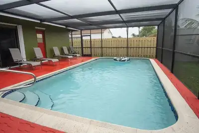 Image de Relax. safe. shopping, quiet environment, pool table  swimming pool