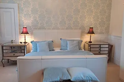 Image de Bowden House - - Lavender - Spacious 3 Bed 3 Bath Split Level - Sea Views