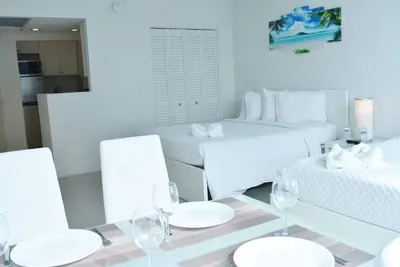 Image de Beachfront Condo-Hotel bayview with free parking