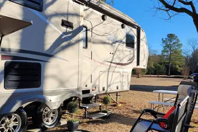 Image de “Home Is Where You Park It”. Our Rv Travel Trailer Sleeps 4 Peacefully. @Masters