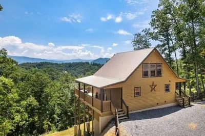 Image de Newly Built Luxury Mountain-top Cabin with great views.