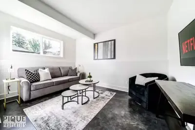 Image de Stunning Modern Suite - King Bed - Nflx - WiFi!