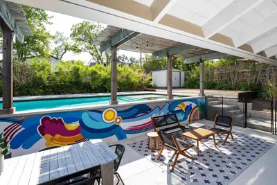 Image de Downtown Atx| Pool + Hot Tub | Sleeps 8